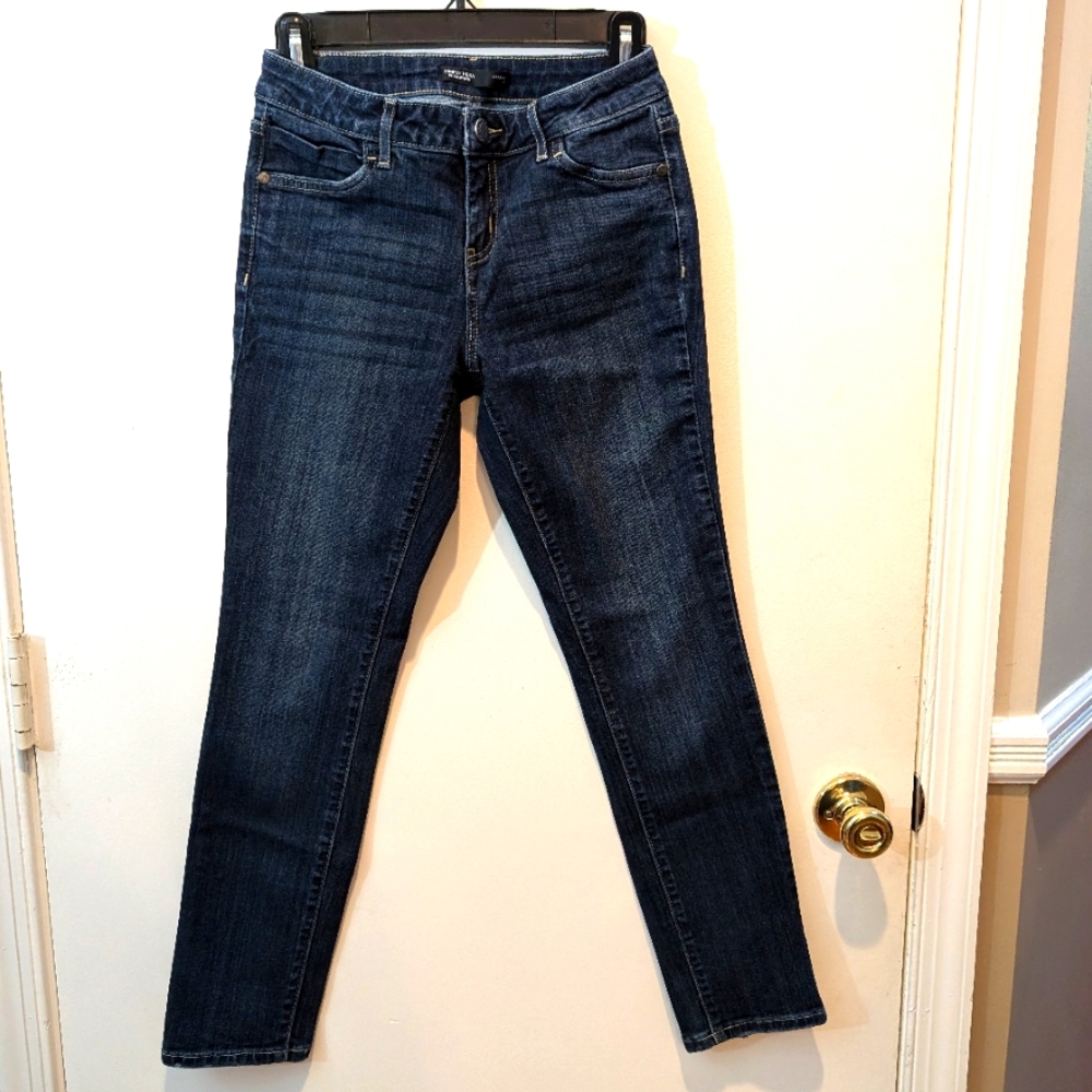 Women's Simply Vera Vera Wang size 4P.  Straight leg jeans.
